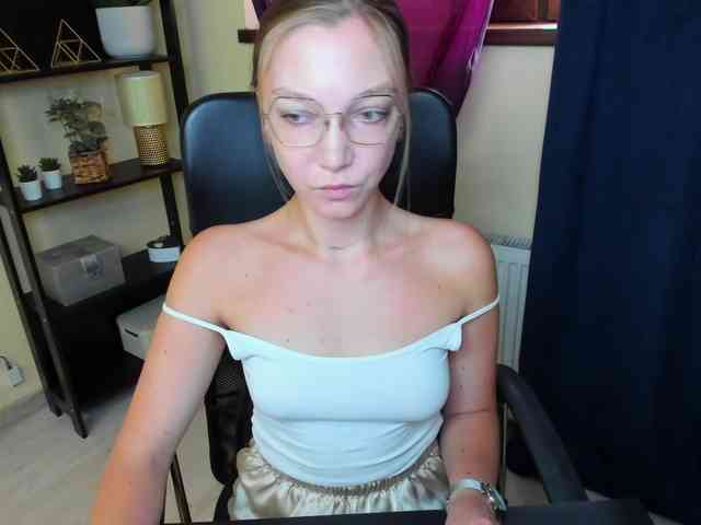EmillyExtasy webcam