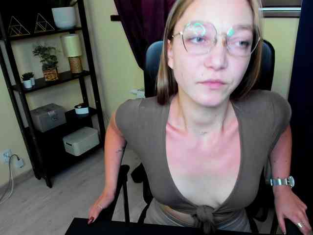 EmillyExtasy webcam