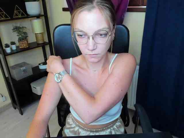 EmillyExtasy webcam