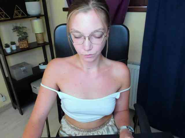EmillyExtasy webcam