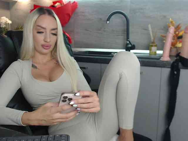 Mistresszora01 webcam