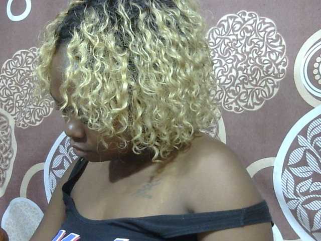 le modèle May-sexy est en webcam porno dans un show sur le site bongacams, il possède les tags suivants: Ebony,Blonde,Shaved