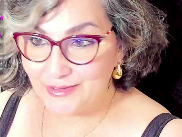 cataleya-mom Live Webcam on BongaCams