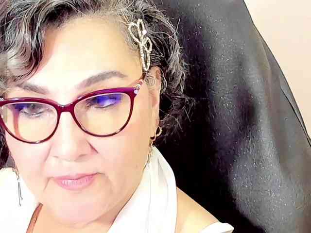 cataleya-mom Live Webcam on BongaCams