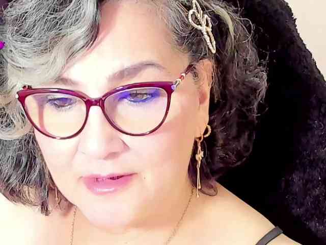 cataleya-mom Live Webcam on BongaCams