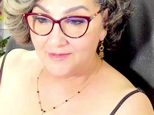 cataleya-mom Live Webcam on BongaCams