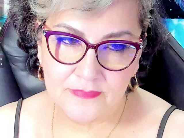 cataleya-mom Live Webcam on BongaCams