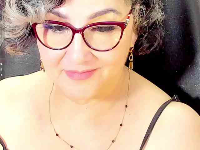 cataleya-mom Live Webcam on BongaCams