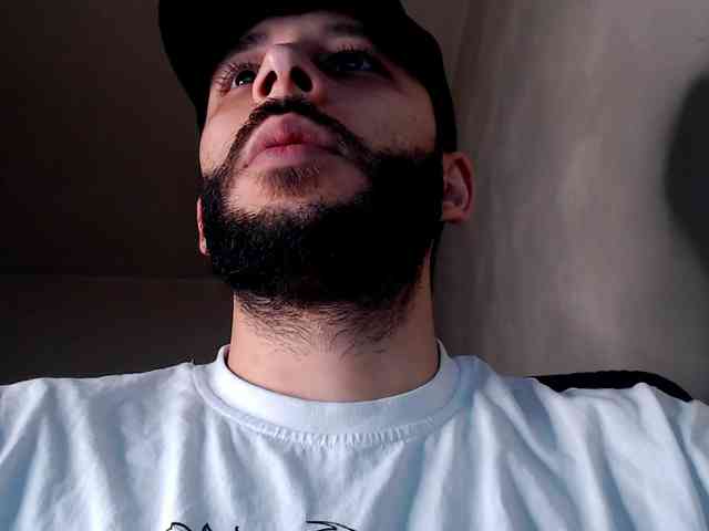 Henryaxe Live Webcam on BongaCams