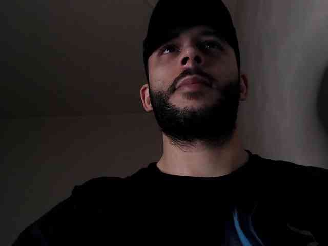 Henryaxe Live Webcam on BongaCams