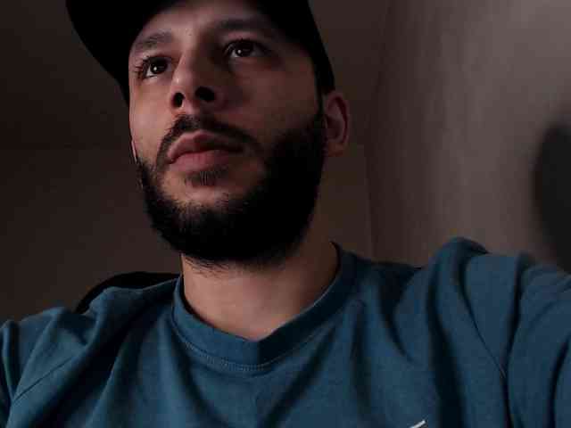 Henryaxe Live Webcam on BongaCams