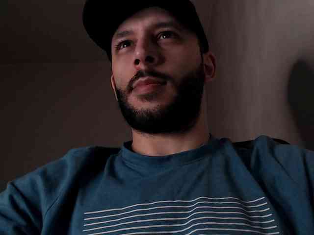 Henryaxe Live Webcam on BongaCams