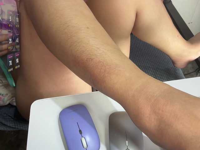 Introvertshytype2011's BongaCams show and profile