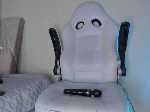 -Giia's BongaCams show and profile