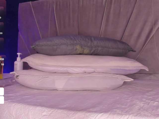 go to chat with -Giia