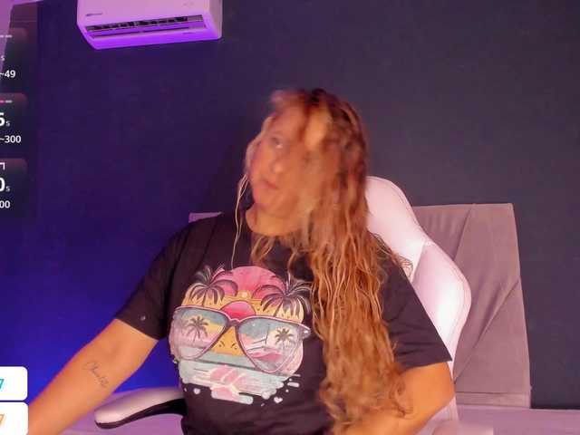 -Giia from BongaCams