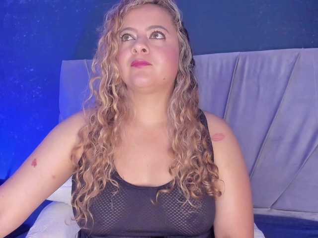 -Giia's BongaCams show and profile