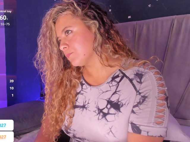 -Giia's BongaCams show and profile