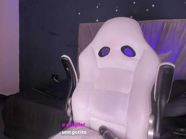 -Giia's BongaCams show and profile