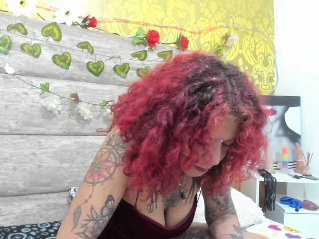  AxxyMilf chat room