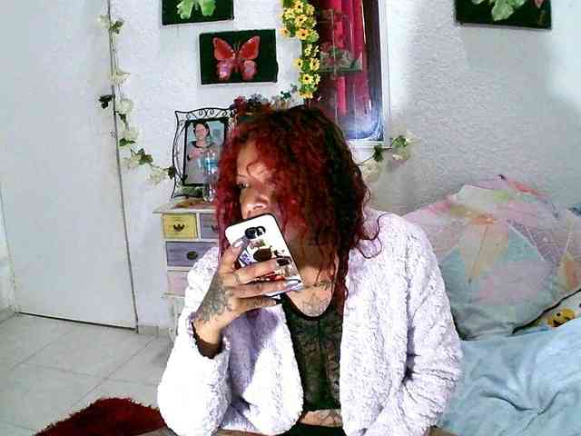 AxxyMilf webcam