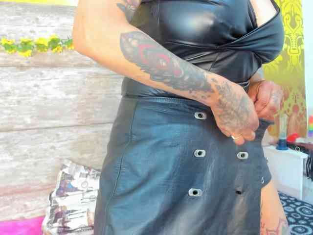 AxxyMilf webcam