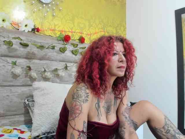 AxxyMilf webcam