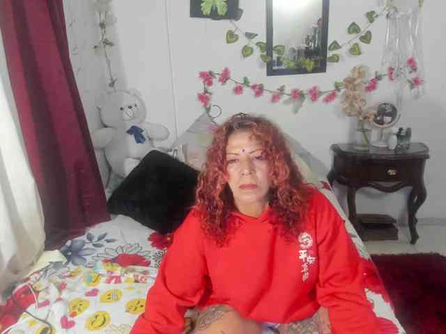 AxxyMilf webcam