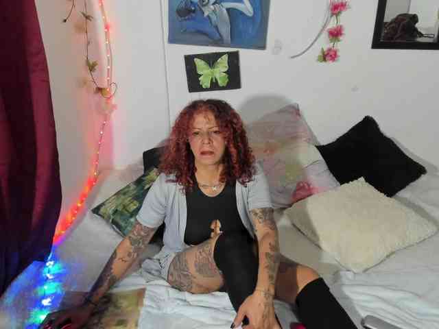 AxxyMilf webcam