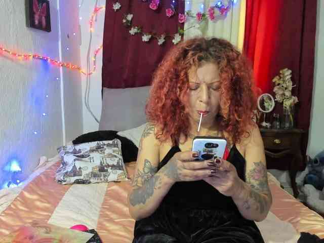 AxxyMilf webcam