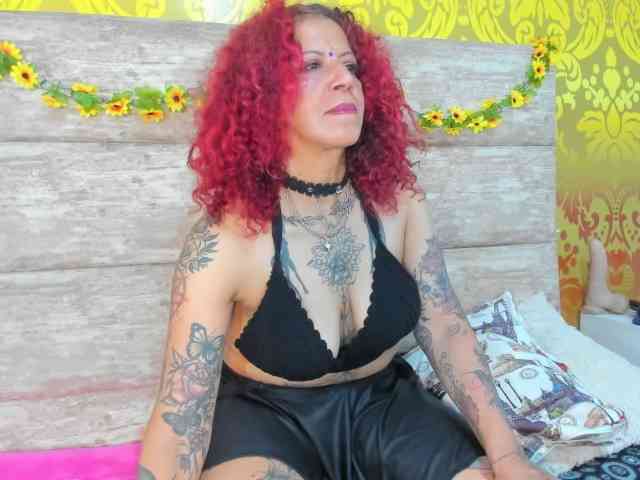 AxxyMilf webcam