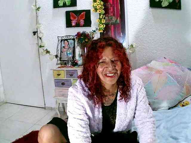 AxxyMilf webcam