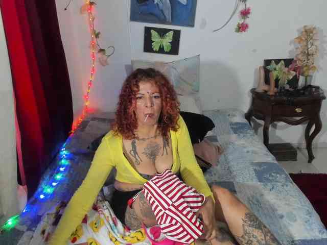 AxxyMilf webcam