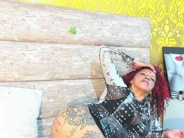 AxxyMilf webcam