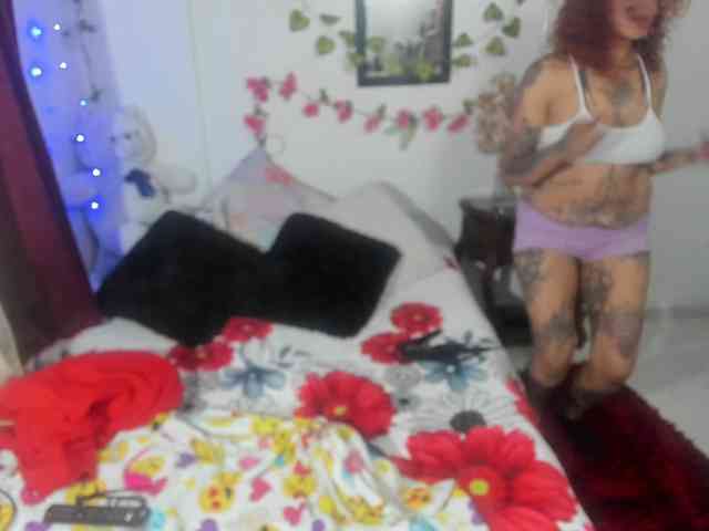 AxxyMilf webcam