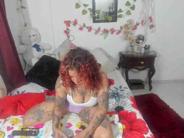 AxxyMilf webcam