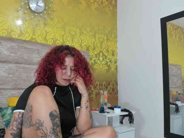 AxxyMilf webcam