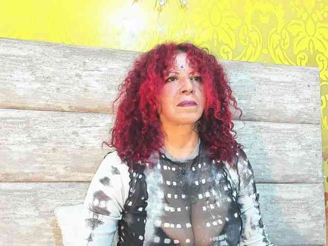 AxxyMilf webcam