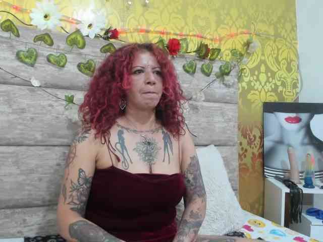 AxxyMilf webcam