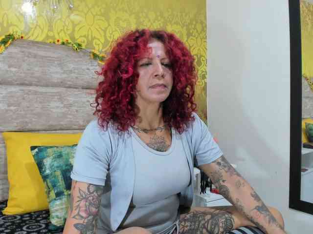 AxxyMilf webcam