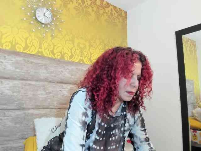 AxxyMilf webcam