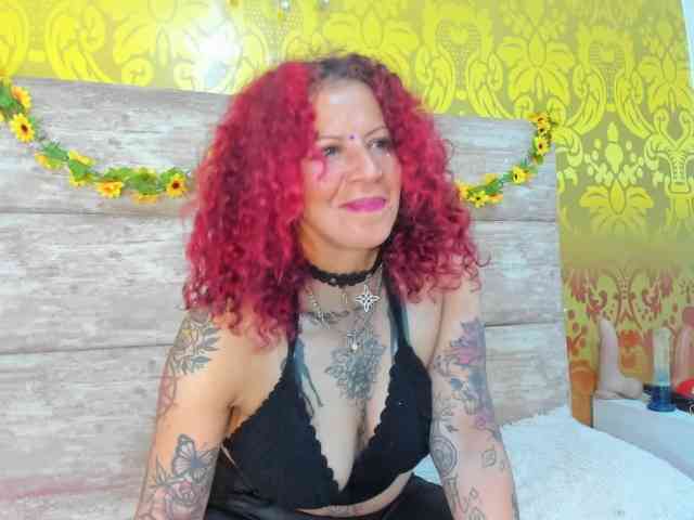 AxxyMilf webcam