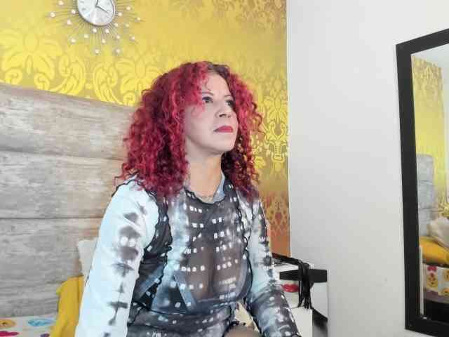 AxxyMilf webcam