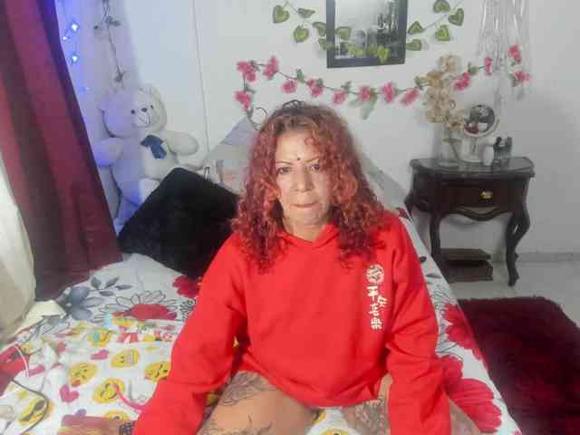 AxxyMilf webcam