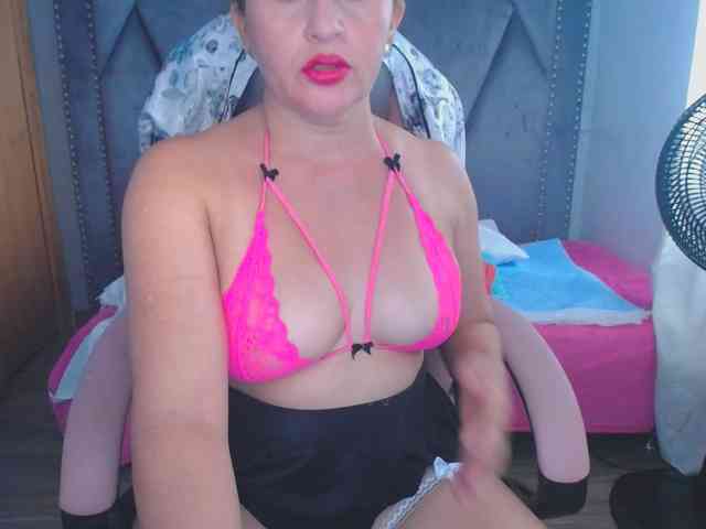 meganmilf2 Live Webcam on BongaCams