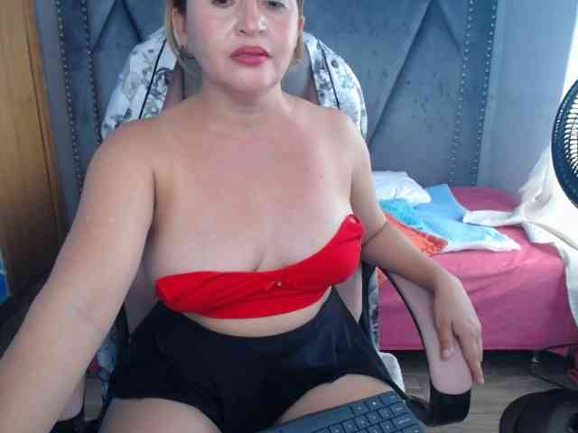 meganmilf2 Live Webcam on BongaCams