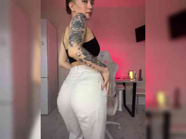 RoxyCrush webcam