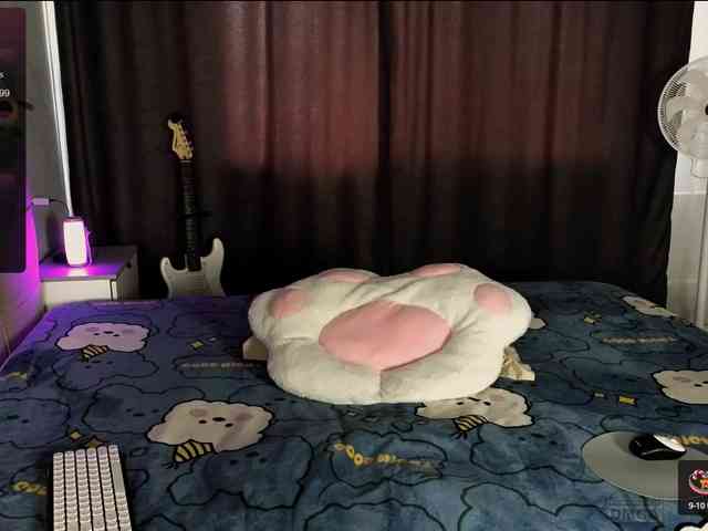 RoxyCrush webcam