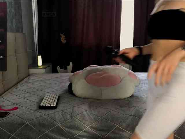 RoxyCrush webcam