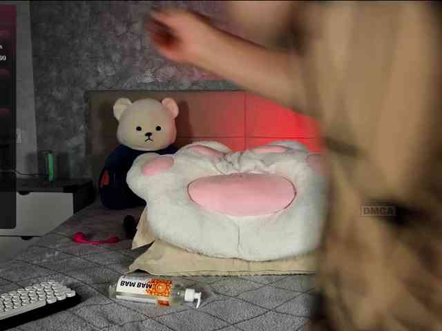 RoxyCrush webcam